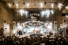 「SUPER BEAVER 15th Anniversary 都会のラクダSP～ラクダビルディング＆ビルディング～」の様子。（撮影：青木カズロー）