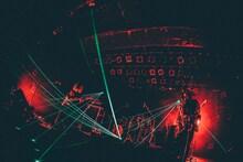 「ヒトリエ BEST ALBUM RELEASE 生配信ライブ“4”」の様子。（撮影：西槇太一）