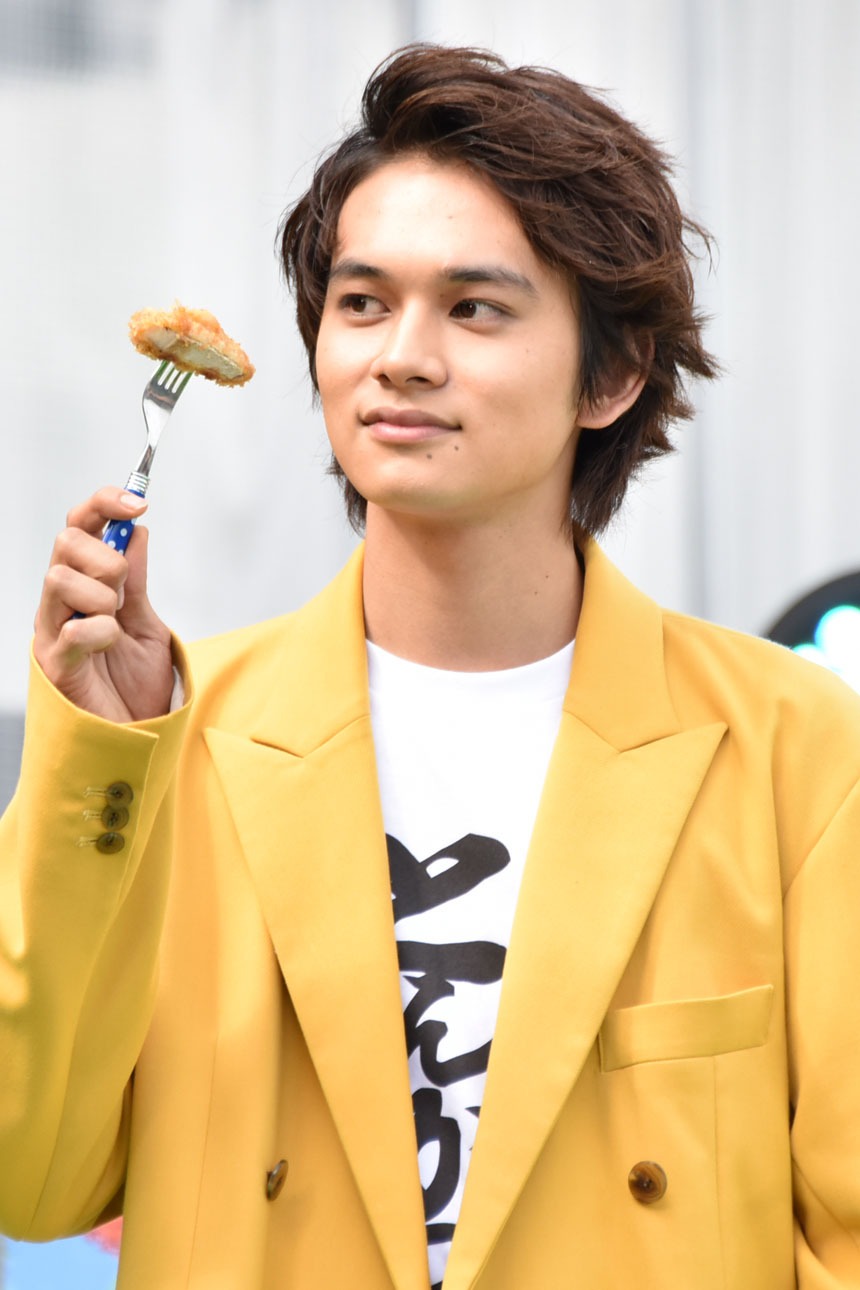 とんかつと北村匠海。