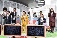 とんかつの一斉試食の様子。