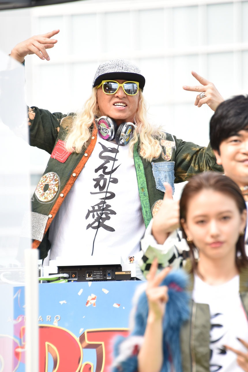 DJ KOO（奥）