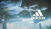 「adidas CASUAL Collection」オリジナルムービー第2弾「家でも」編より。