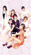 鵜守田倫になりきる江夏亜祐(Dr)とコスプレイヤーたち。