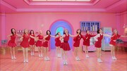 IZ*ONE「Beware」ミュージックビデオのワンシーン。
