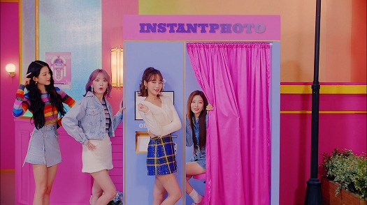IZ*ONE「Beware」ミュージックビデオのワンシーン。