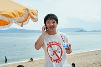 「喜劇 愛妻物語」より、濱田岳。(c)2020「喜劇 愛妻物語」製作委員会