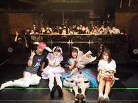 「KOTO生誕祭2020」の様子。左からIG、ねうちゃん、KOTO、朝倉みずほ（ATOMIC MINISTRY）。（撮影：みてぃふぉ）