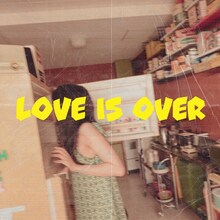 里咲りさ「Love is over」ジャケット
