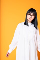 朝倉さやが「俺ら東京さ行ぐだ」カバー、東京をベゴひぐ勢いで歩き回る