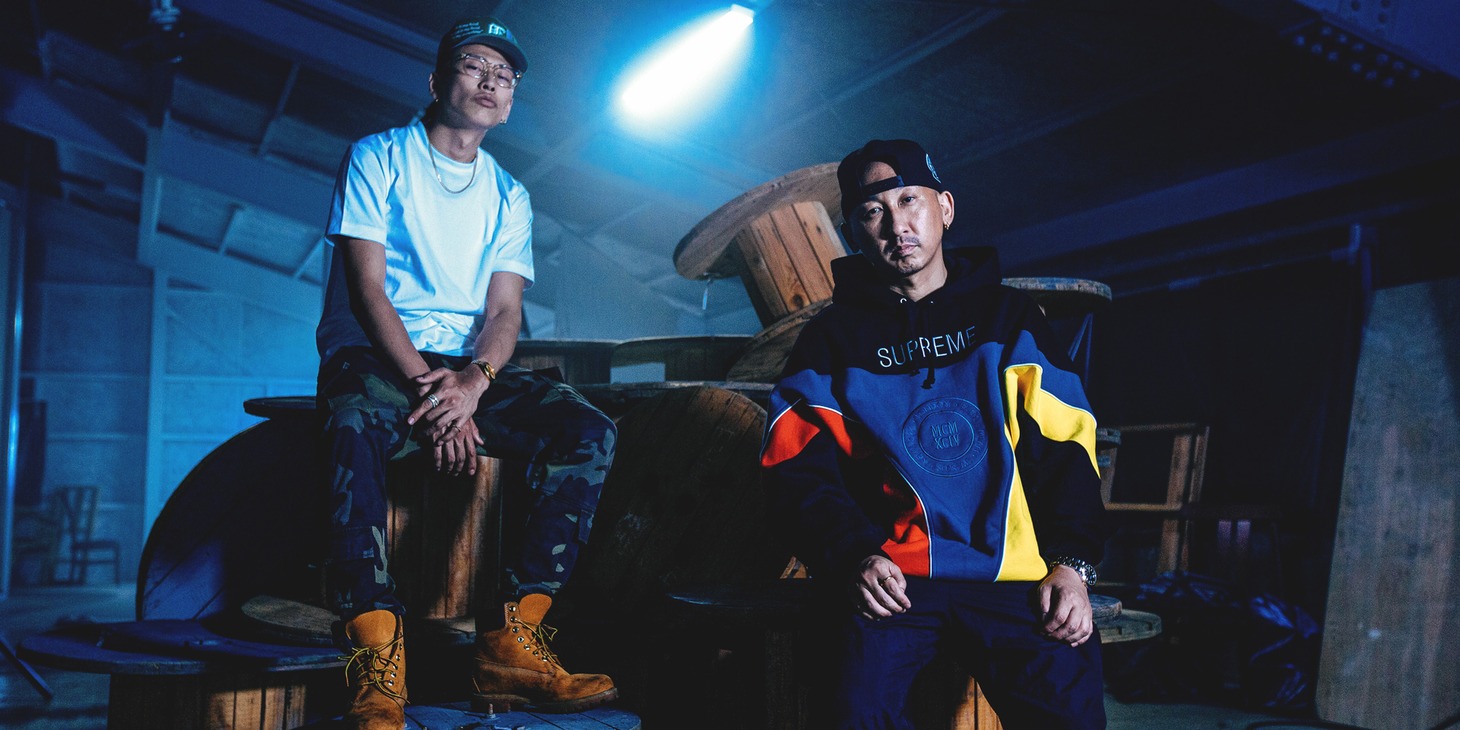左から￥ellow Bucks、DJ RYOW。