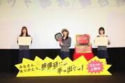 乃木坂46齋藤飛鳥、山下美月＆梅澤美波から“最強の赤身肉”とフライパンを贈られ満面の笑み