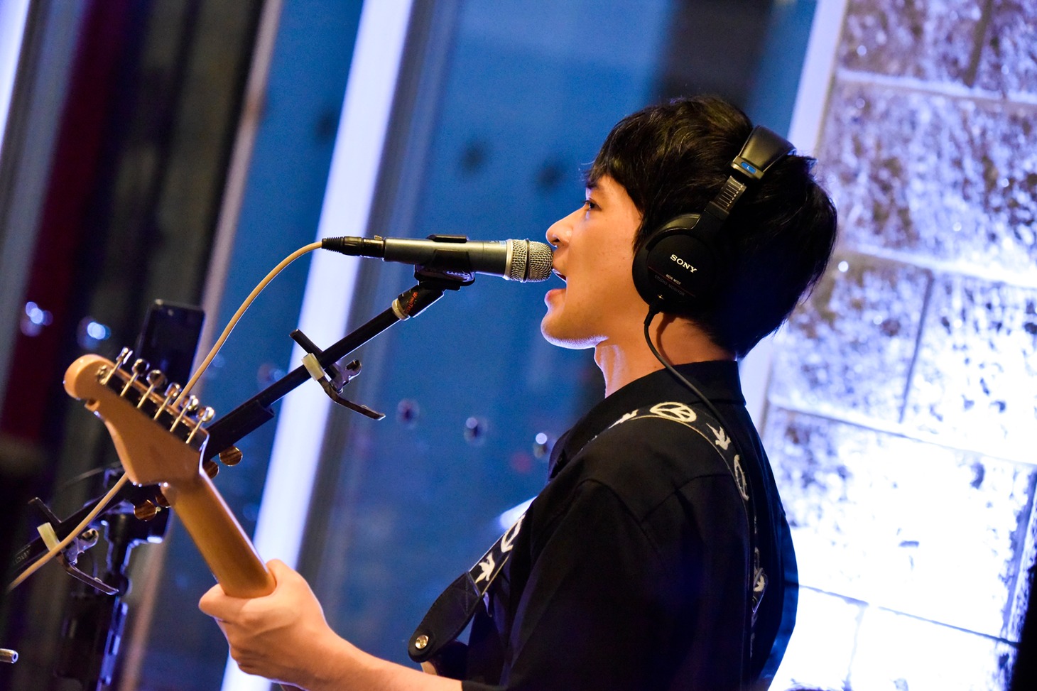 小出祐介（Vo, G）（Photo by AZUSA TAKADA）