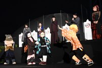 下野紘の「禰豆子ちゃーん！」の声で、竈門禰豆子に駆け寄る我妻善逸。