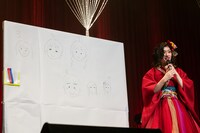 メンバー全員を描き上げた小林歌穂。