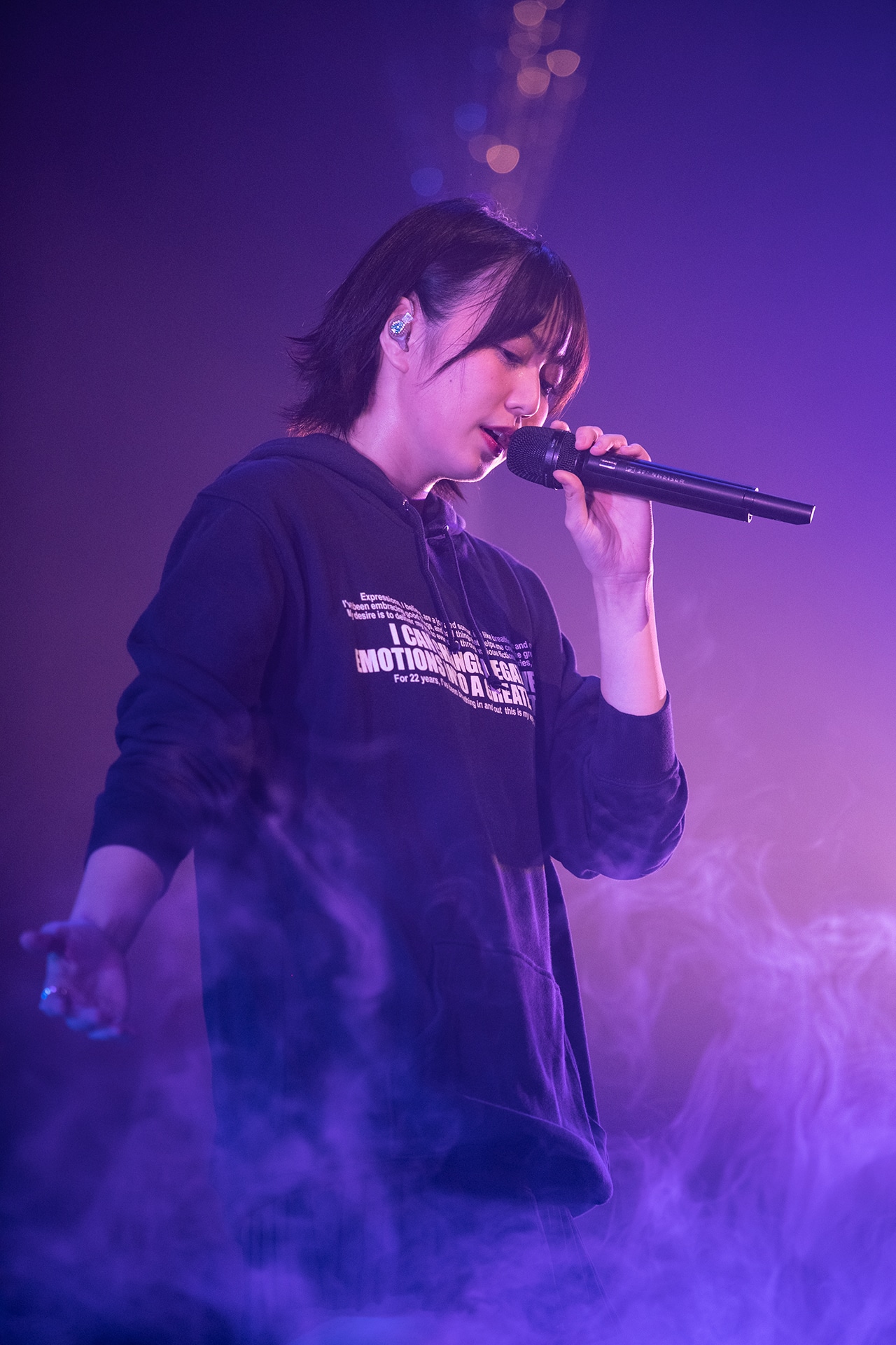 安本彩花