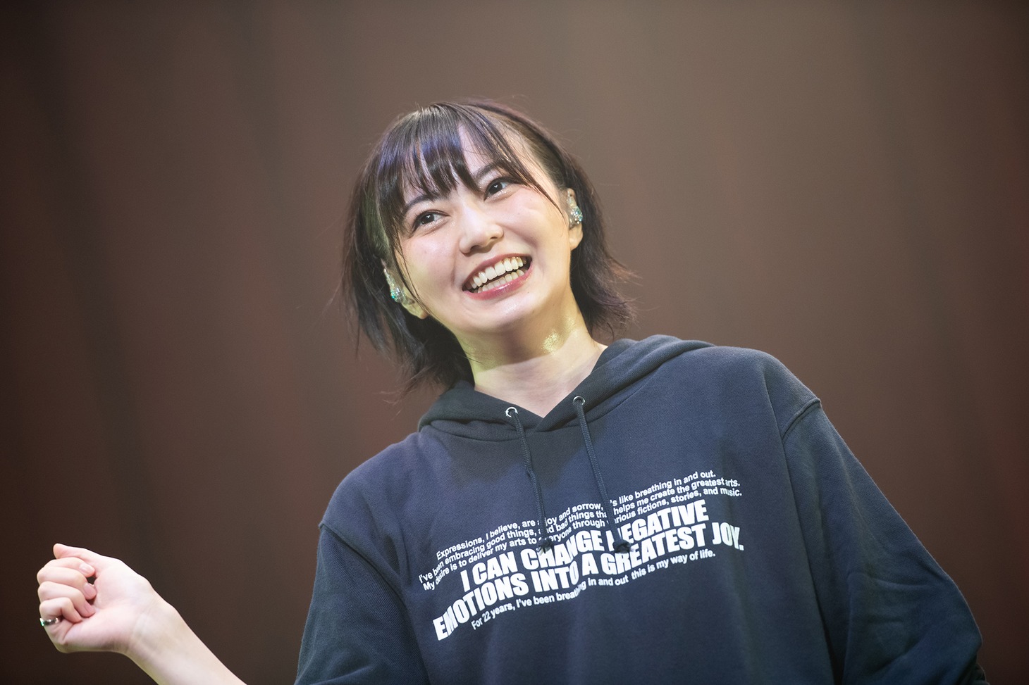 安本彩花