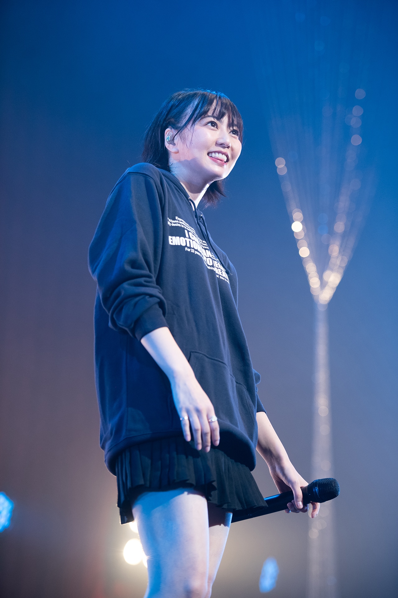 安本彩花