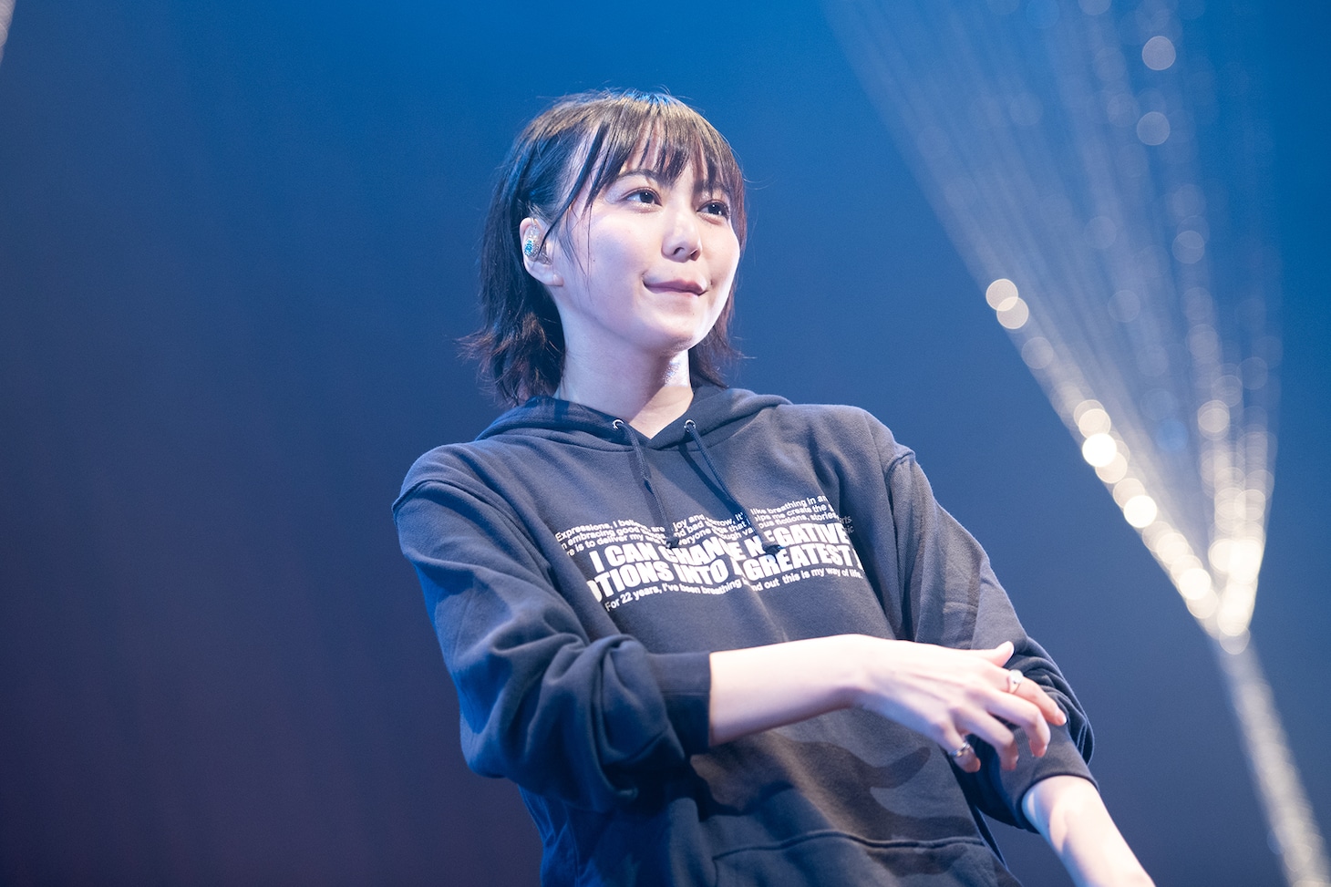 安本彩花