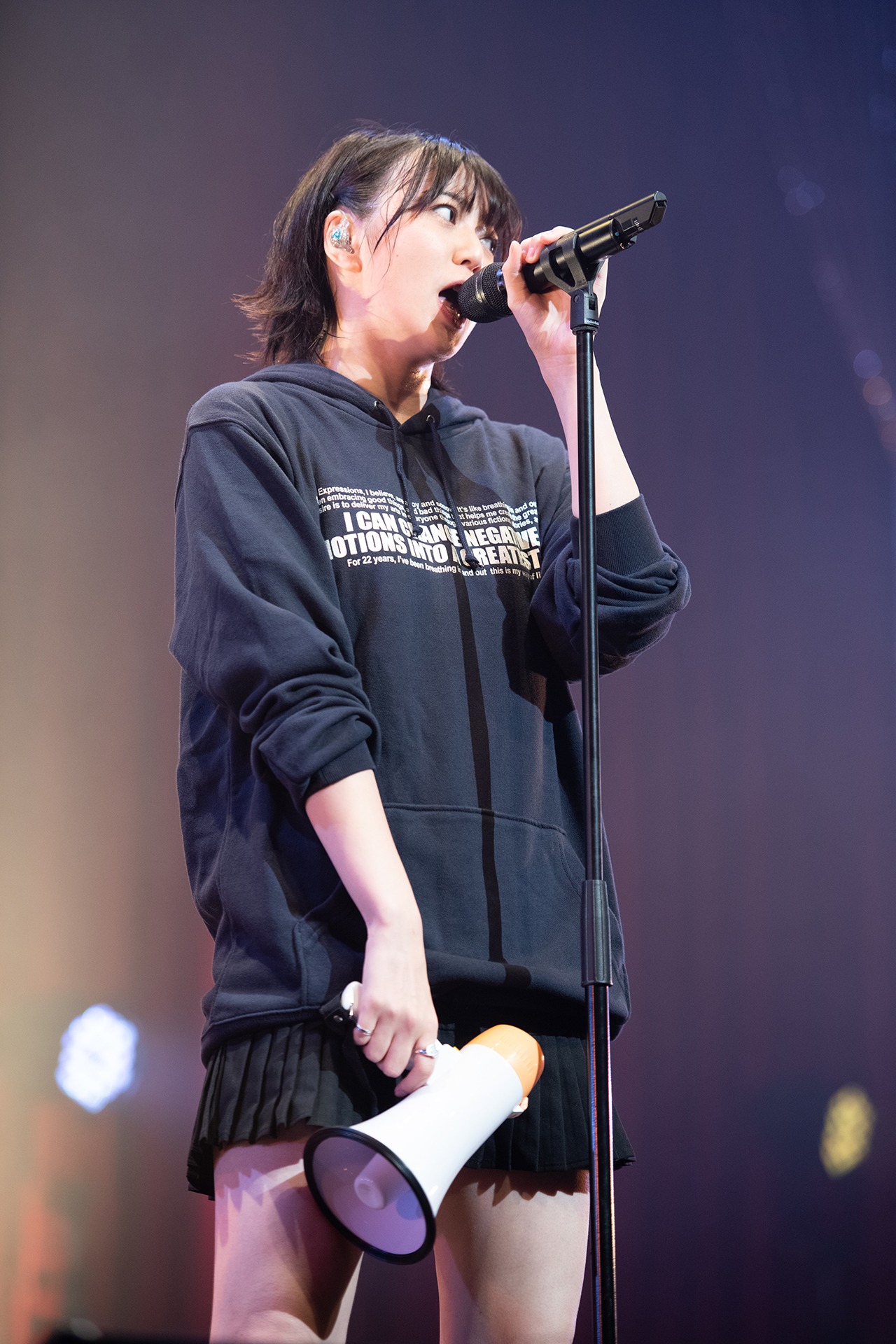 安本彩花