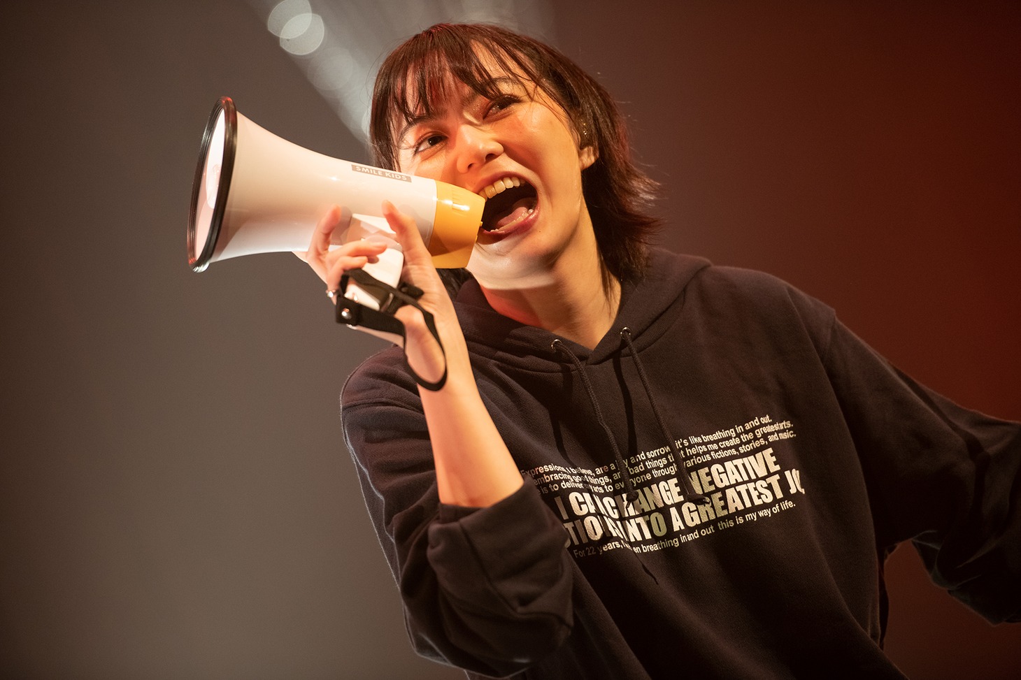 安本彩花