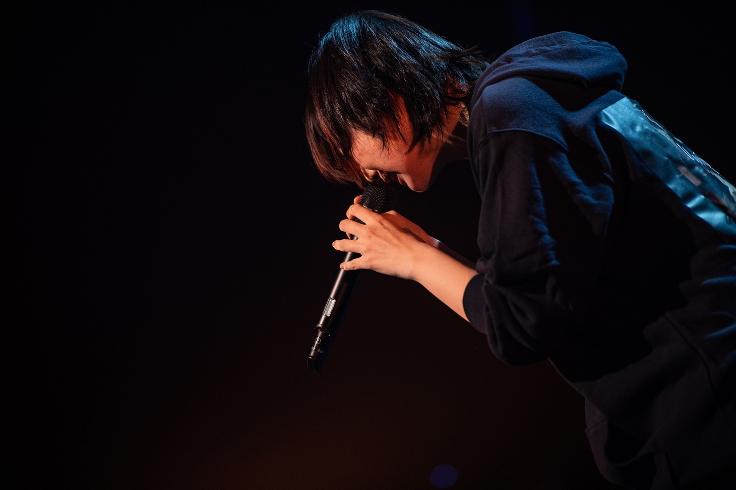 安本彩花