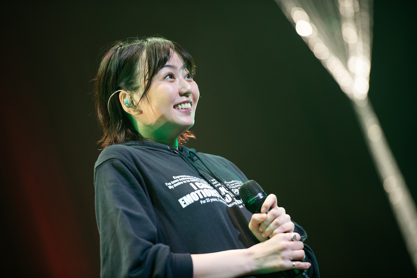 安本彩花