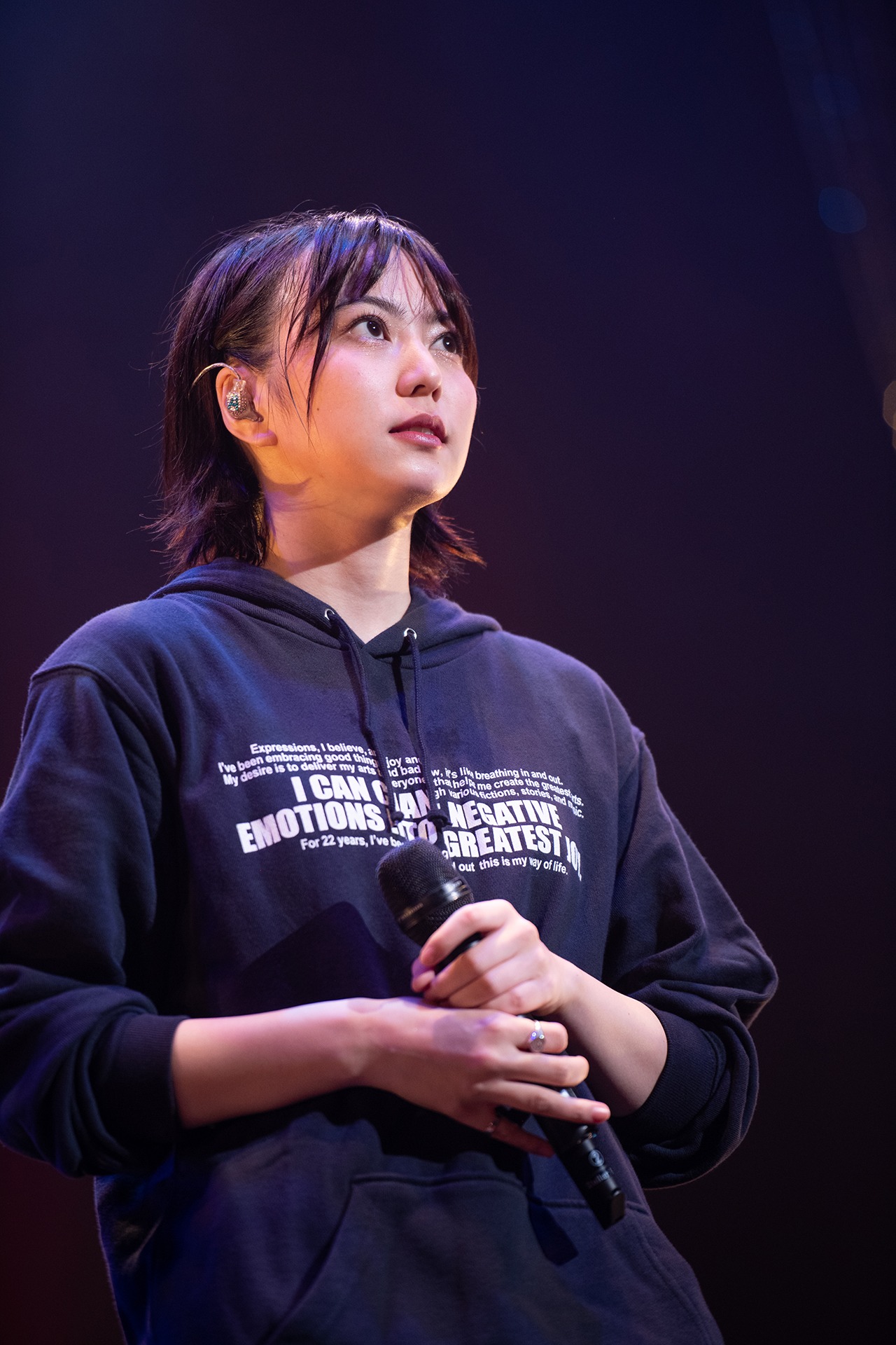 安本彩花
