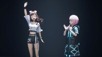 左からKizuna AI、花譜（第一形態「雛鳥黒」）。