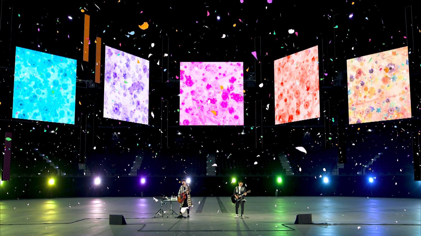 ゆず「YUZU ONLINE TOUR 2020 AGAIN」10月11日公演の様子。（写真提供：TOY'S FACTORY）