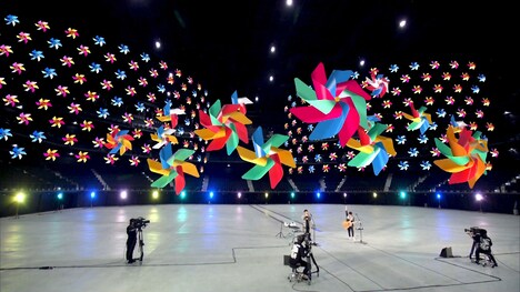 ゆず「YUZU ONLINE TOUR 2020 AGAIN」10月11日公演の様子。（写真提供：TOY'S FACTORY）