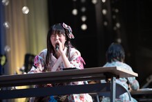 クイズに苦戦する中山莉子。