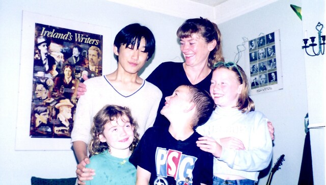 中学2年生の頃、イギリス・ロンドンのホームステイ先の家族と。