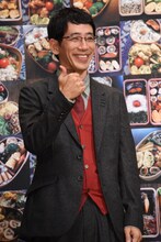 柴漬けコーデの野間口徹。