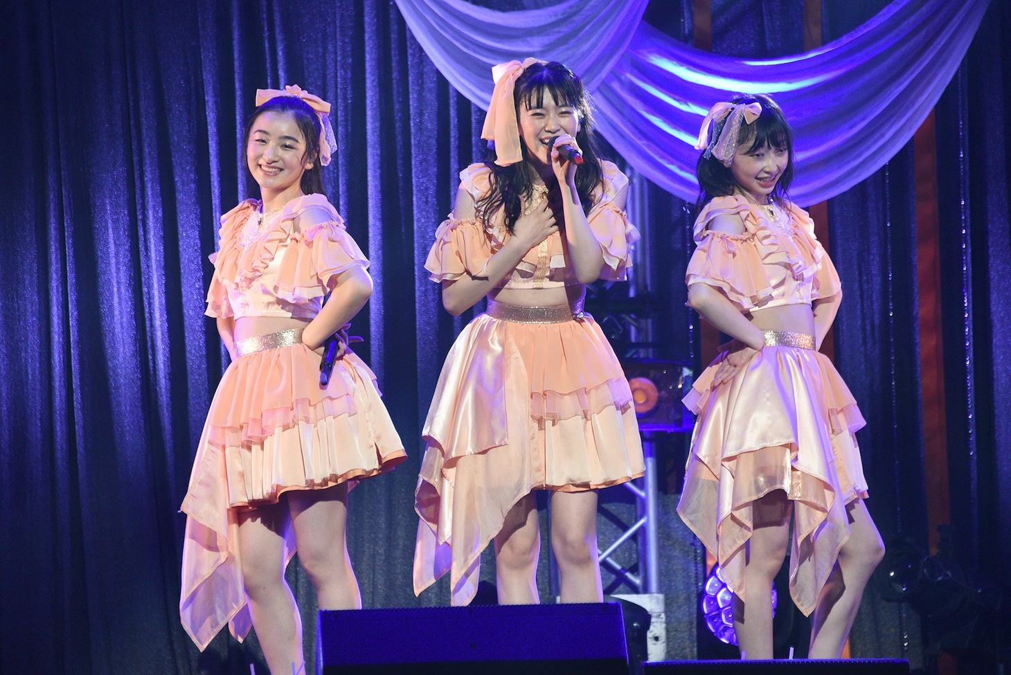 左から杏ジュリア、坂井仁香、辻野かなみ。