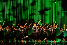 最後の「二人セゾン」をパフォーマンスする欅坂46。（撮影：上山陽介）