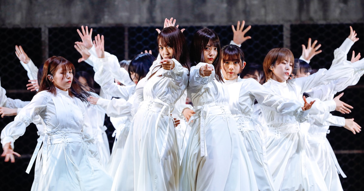 欅坂46、無観客アリーナ空間を最大限に利用したラストライブで櫻坂46へ 