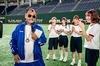 たむらけんじと豆柴の大群。