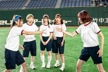 じゃんけんをするナオ・オブ・ナオとカエデフェニックス。