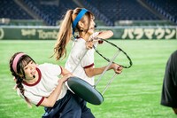 イス取りゲームで争うミユキエンジェルとナオ・オブ・ナオ。