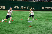 ナオ・オブ・ナオ、ハナエモンスターによるイス取りゲームの様子。