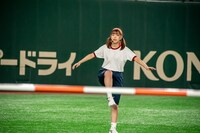 走り高跳びに挑むアイカ・ザ・スパイ。