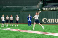 カエデフェニックスによるソフトボール投げの様子。