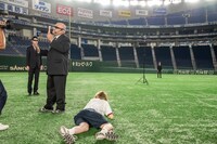 クロちゃんから臭い息を浴びて倒れたハナエモンスター。