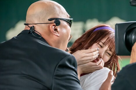 臭い息を吐くクロちゃんともだえるカエデフェニックス。