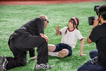 クロちゃんから詰め寄られるミユキエンジェル。