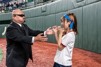 詰め寄るクロちゃんと後ずさるナオ・オブ・ナオ。