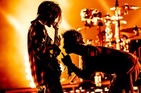 左からRyota（B）、Taka（Vo）。