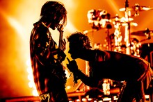 左からRyota（B）、Taka（Vo）。