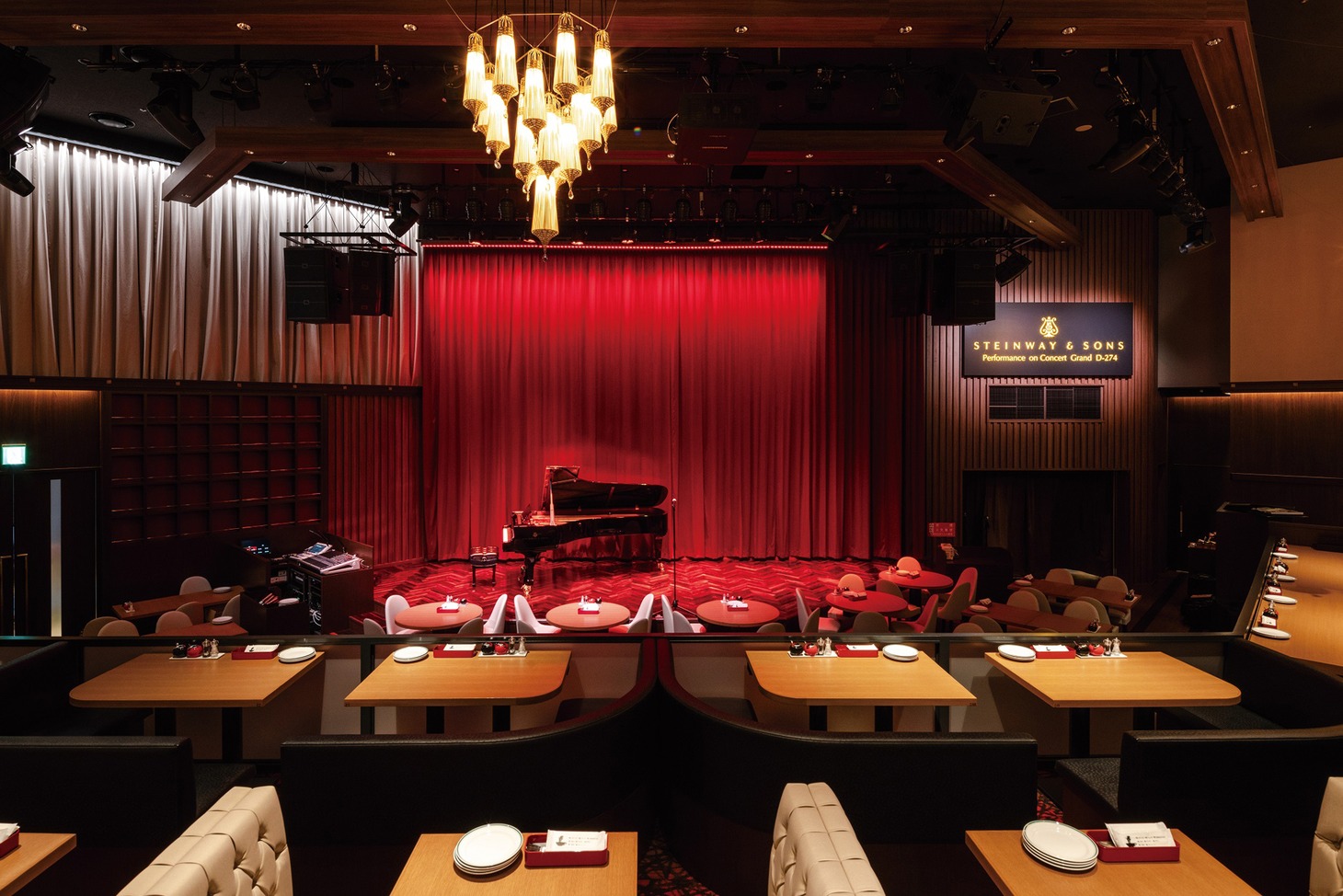 俺のGrill&Bakery 東京の内観。