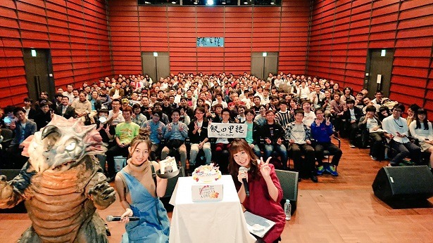 「飯田里穂ファンミーティングvol.10 Happy Rippi Birthday 2018」の様子。